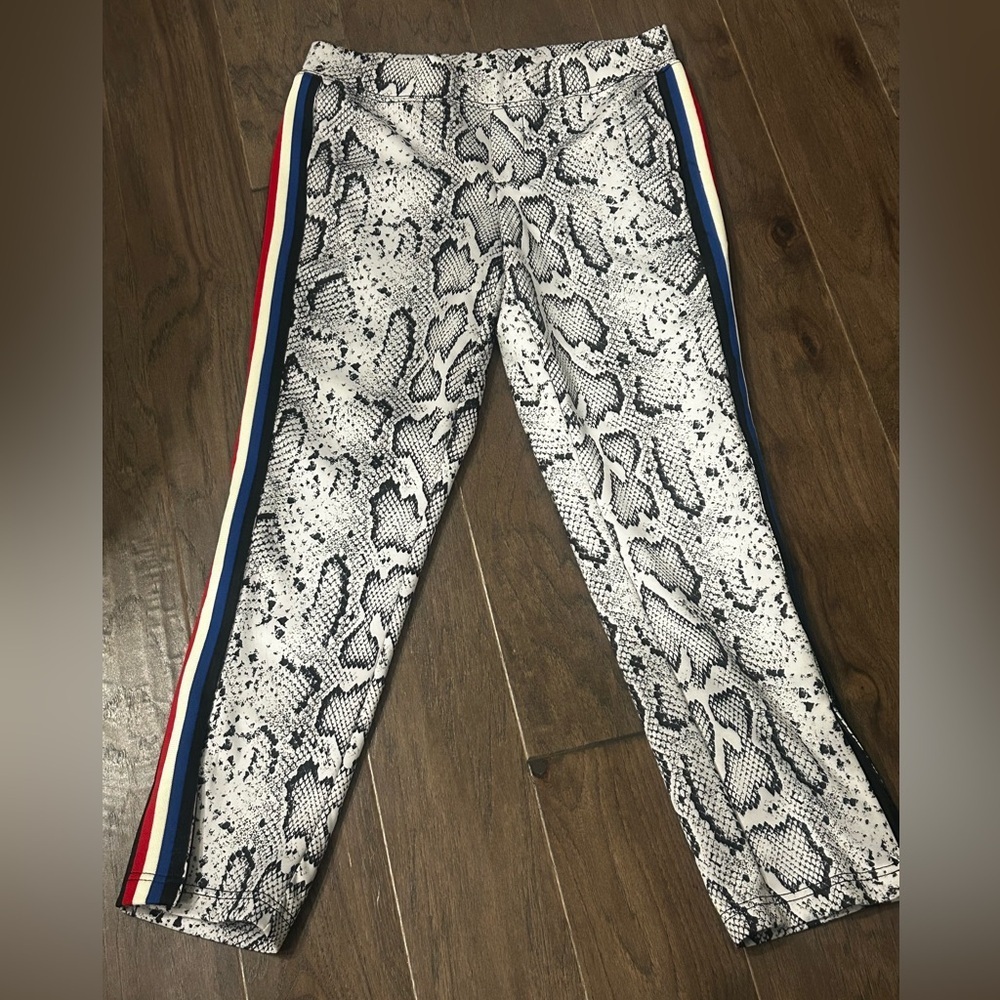 Pam & Gela Snakskin print Small Pants. Side stripes. zipper ankle